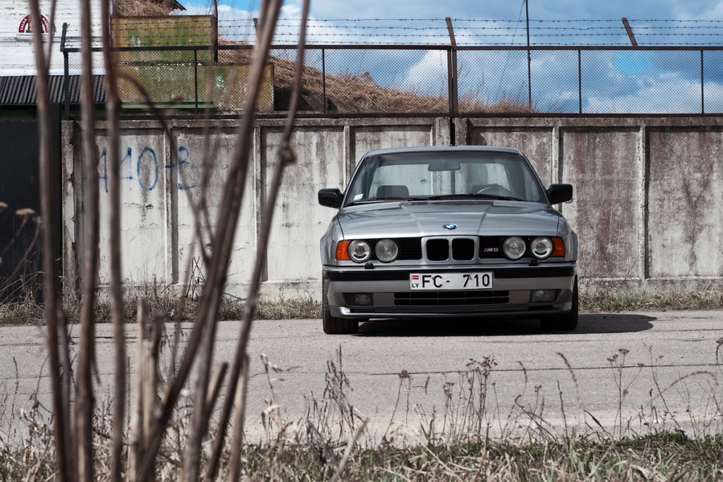 BMW e34 v12 M5 - Чистая работа!