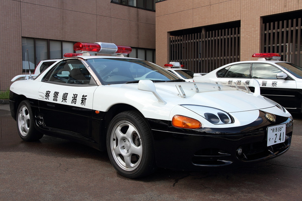 Самые крутые машины японской полиции - 日本パトカー