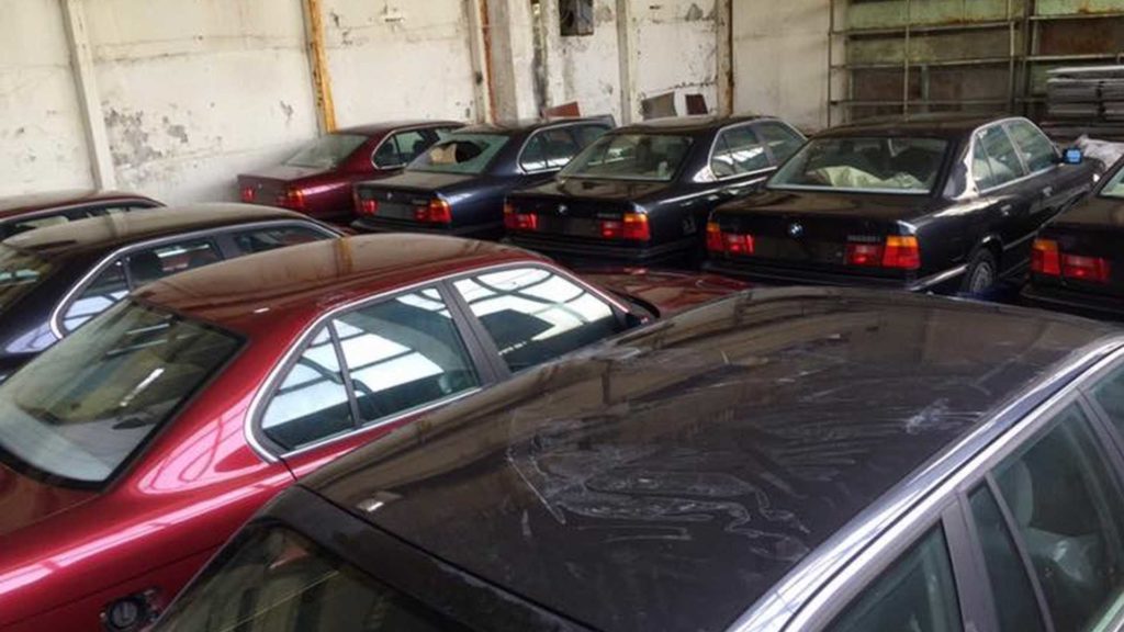В Болгарии нашли склад с новыми BMW 5-Series 90-х годов
