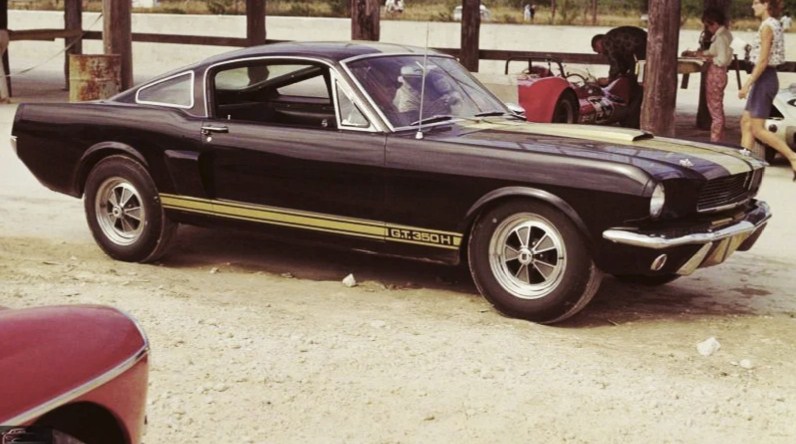 В гараже у дедушки нашли редкий прокатный Mustang