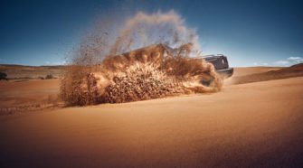 Mercedes опубликовал снимок с пустынными тестами нового G-Class