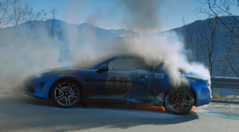 Ведущие Top Gear едва не сгорели в предсерийном Alpine - видео