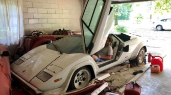 Эксклюзивные «тачки» Lamborghini и Ferrari простояли 20 лет в гараже