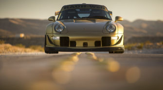 Золотой Porsche 911 Type 993 Targa RWB