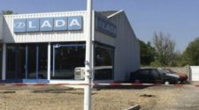 Заброшенный дилерский центр автомобилей LADA нашли во Франции